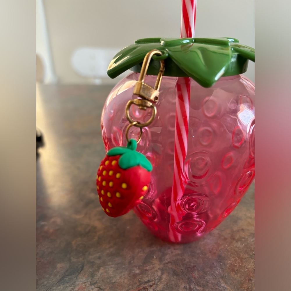 Strawberry shaped high quality plastic cup!
